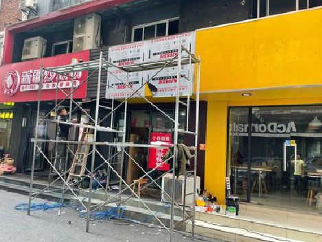 会泽制作广告招牌如何避免它发黄？